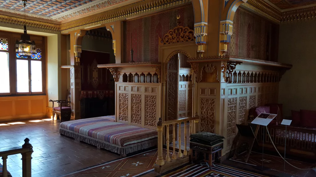 photo of a bench inside the Oberhofen Castle's oriental smoking room