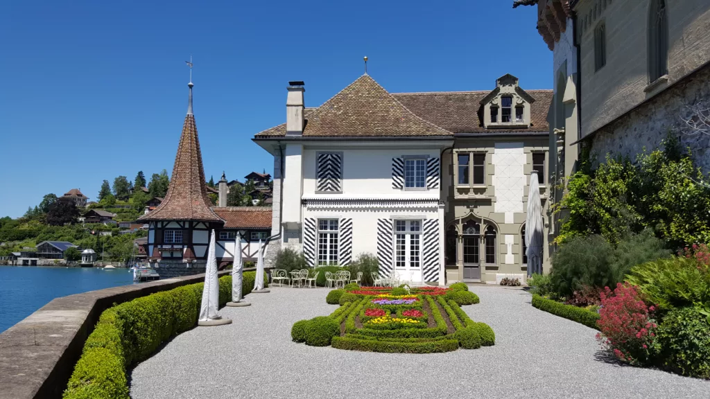 Photo of the interior courtyard at Oberhofen Castle in Switzerland