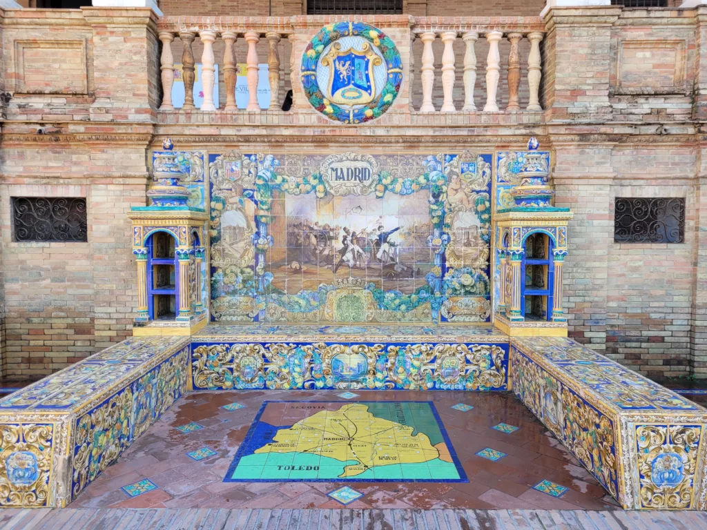 Photo of alcove at Plaza de Espana honoring Madrid