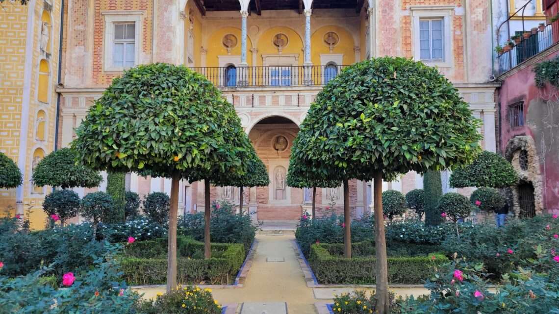 Photo of the inner courtyard at Casa de Pilatos