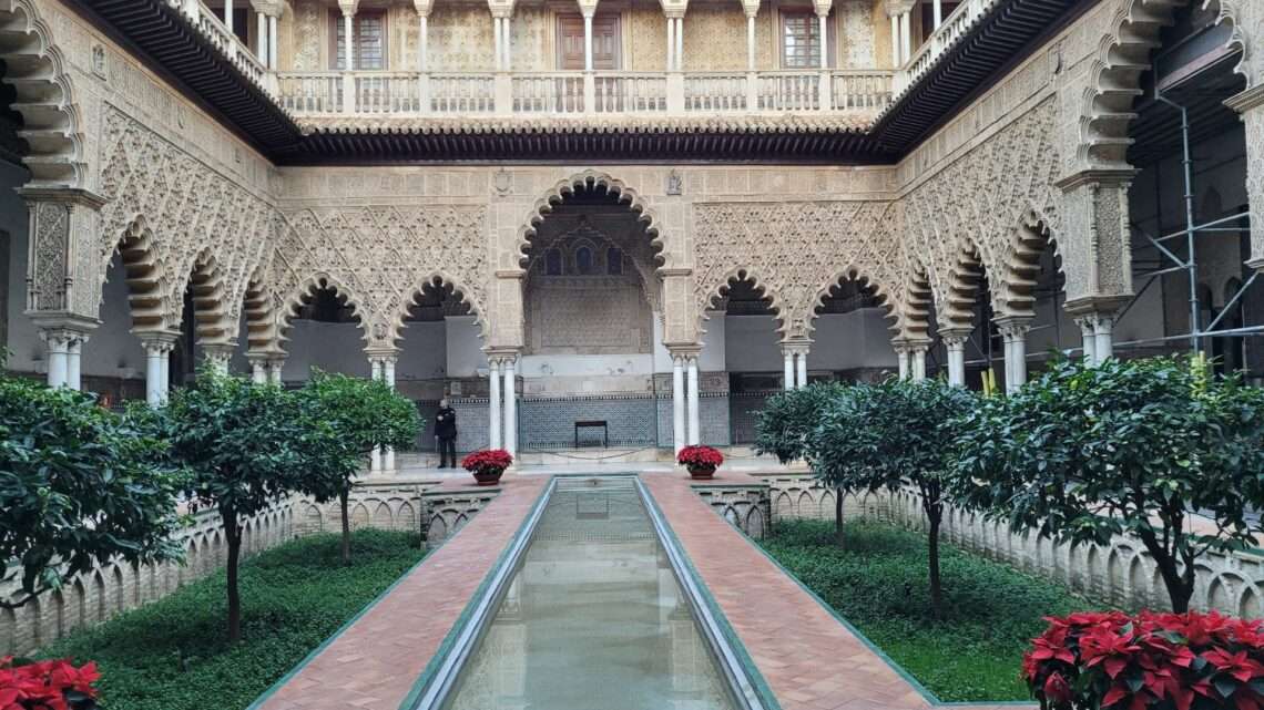 Photo of the courtyard at Alcazar Seville