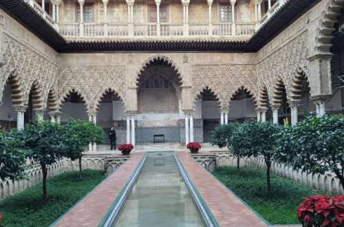 Photo of the courtyard at Alcazar Seville