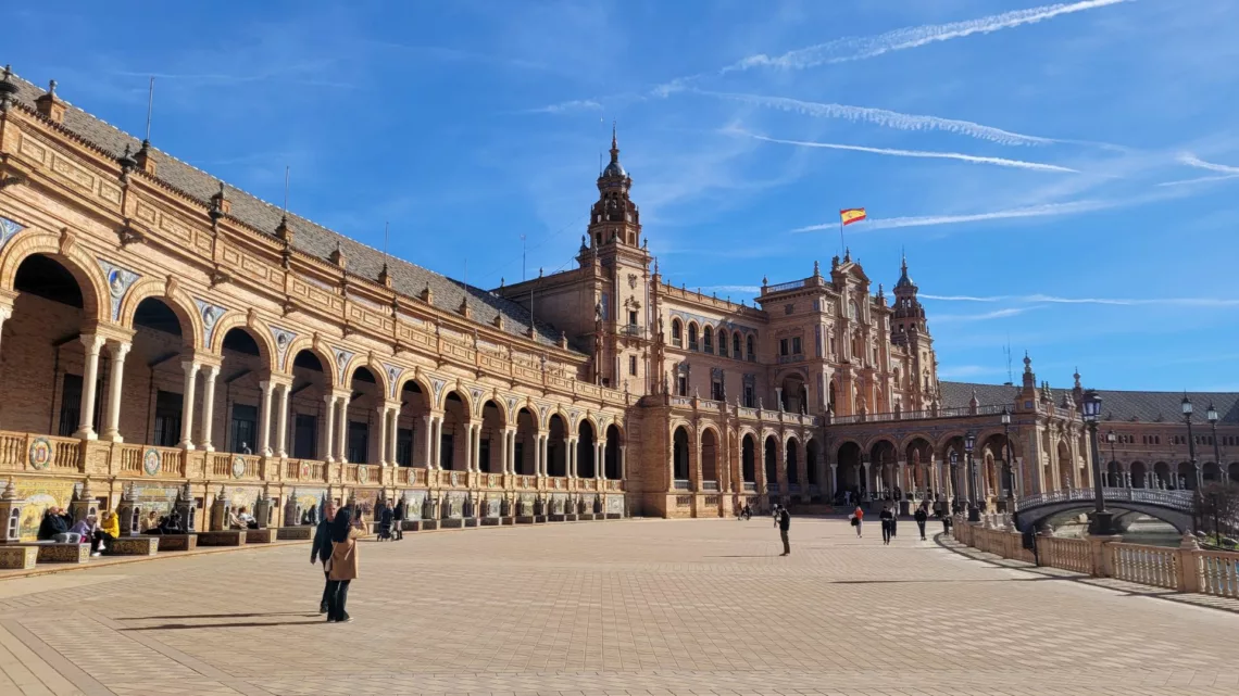 Photo taken by the author on her visit to Plaza de Espana. The view looking from one side to the other.